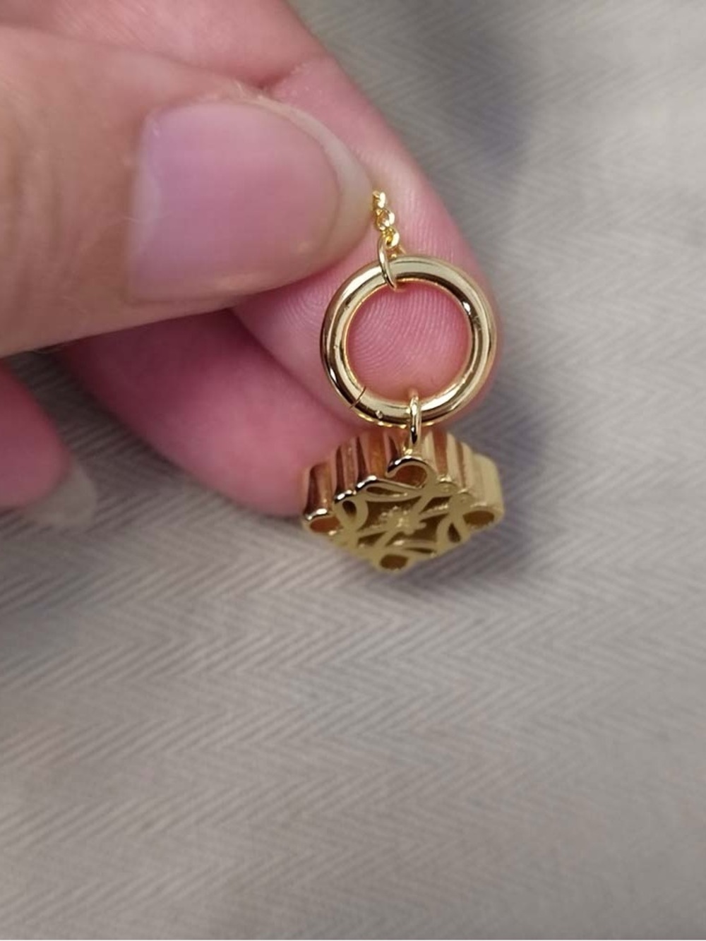 Loewe Gold Anagram Toggle Necklace - Gold - Picture 4 of 7